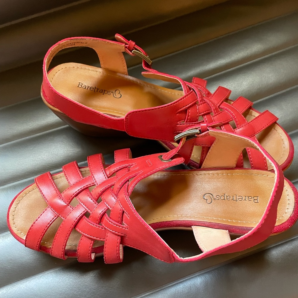 BareTraps 7.5 Red Dayna Sandals